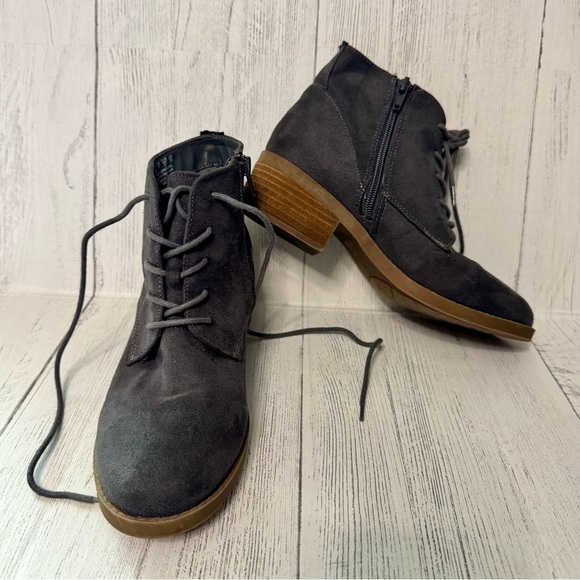 Carlos by Carlos Santana Macey Chukka Boot - Picture 1 of 7